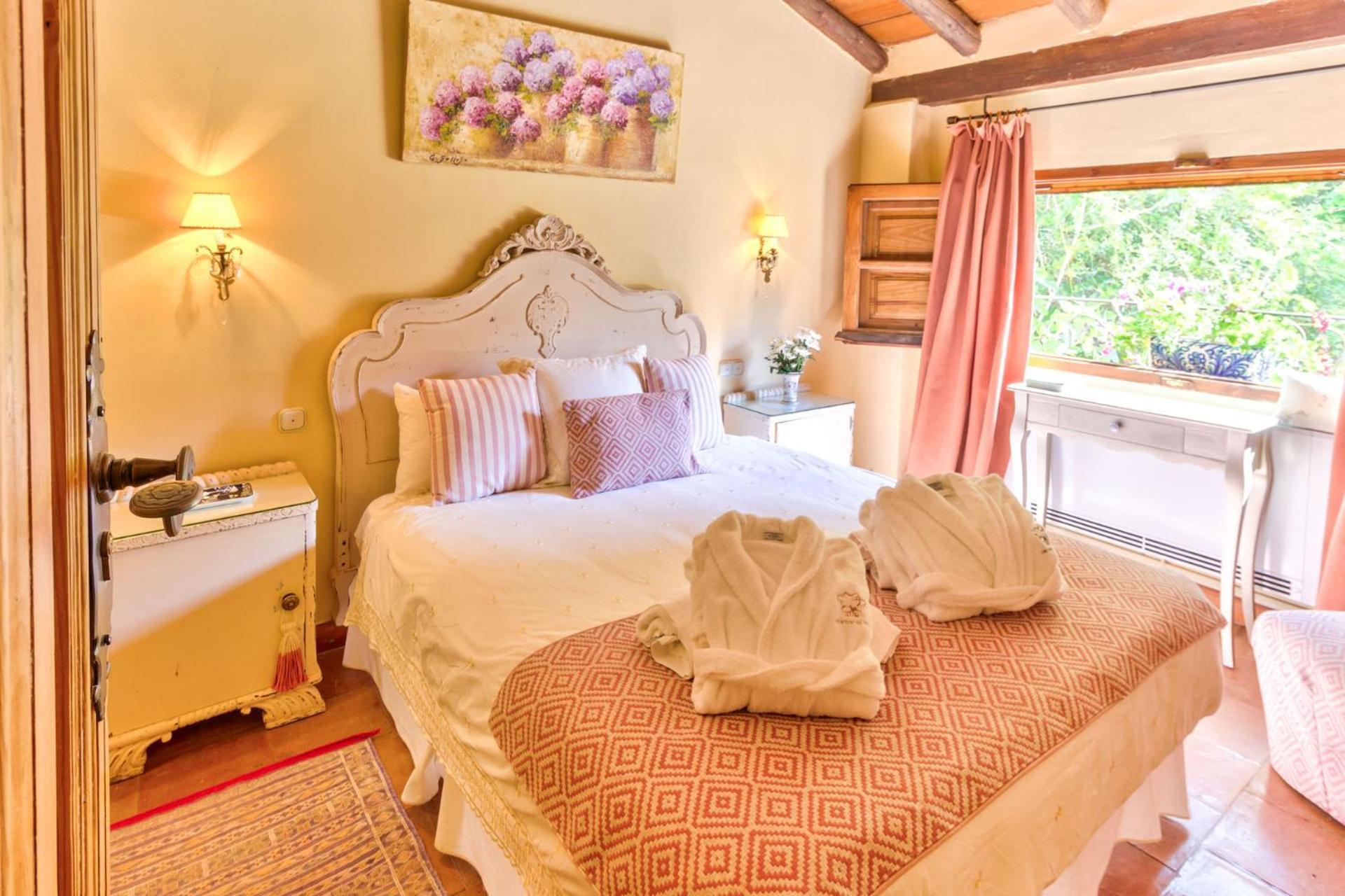 Cortijo El Pino Retreat Bed & Breakfast Albunuelas Ngoại thất bức ảnh
